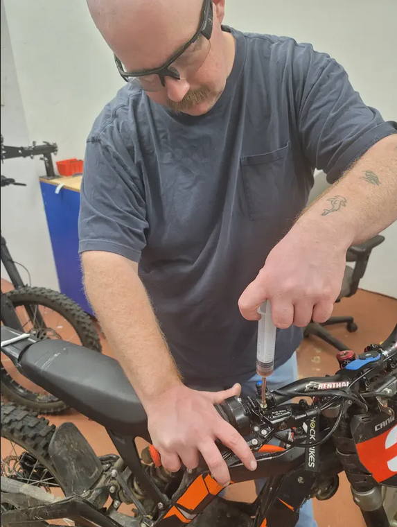 Electric Scooter Technician bleeding surron Emoto hydraulic brakes